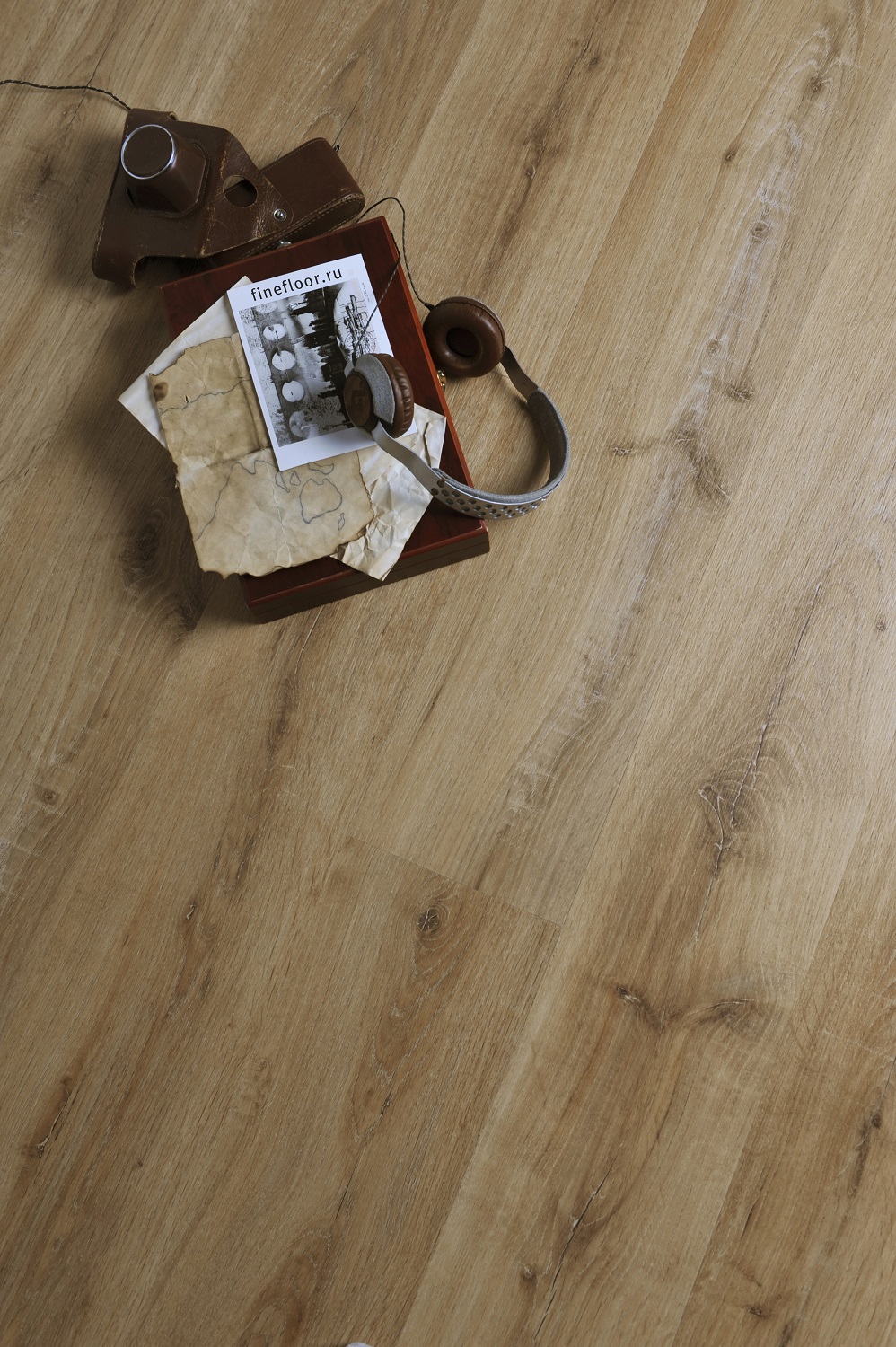 Виниловый пол FineFloor замковый Light Дуб Бахуга FF-1337 фото в интерьере